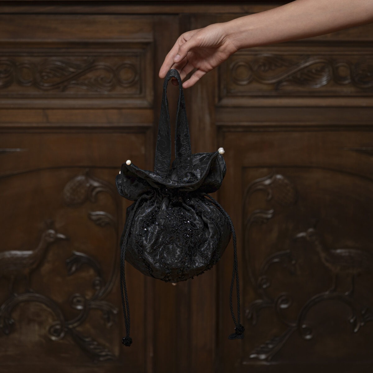 Small pouch bag with pearls and embroidery